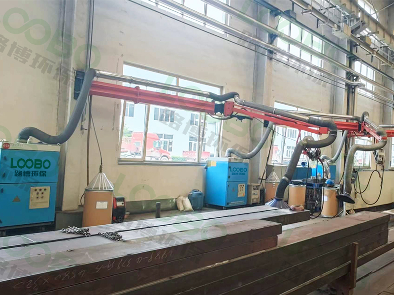 靈活旋轉(zhuǎn)，高效捕集焊接煙塵，萬向吸氣臂讓煙塵無處可逃